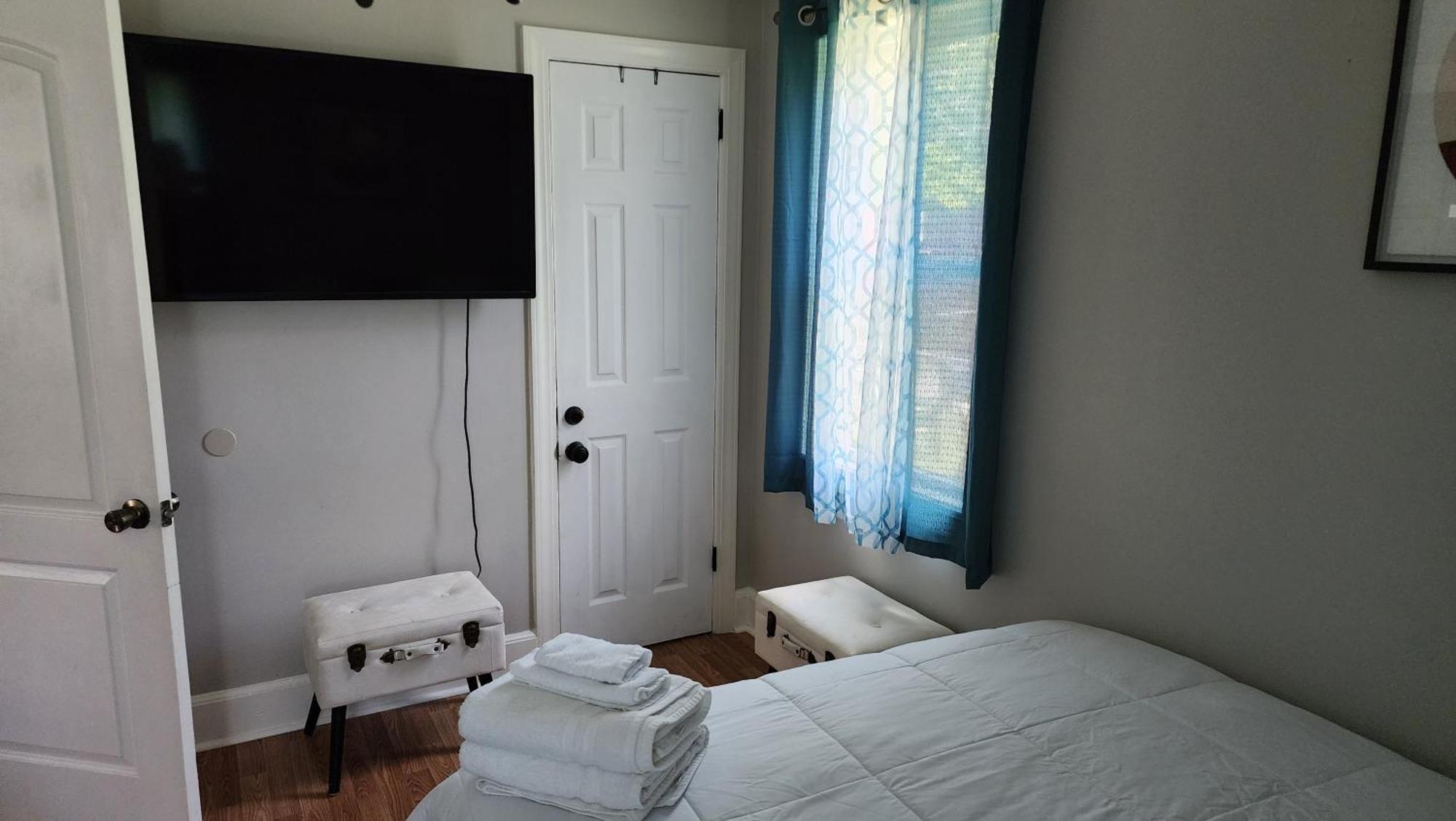Holiday home Hangout By Firepit Near Usc With Pet *