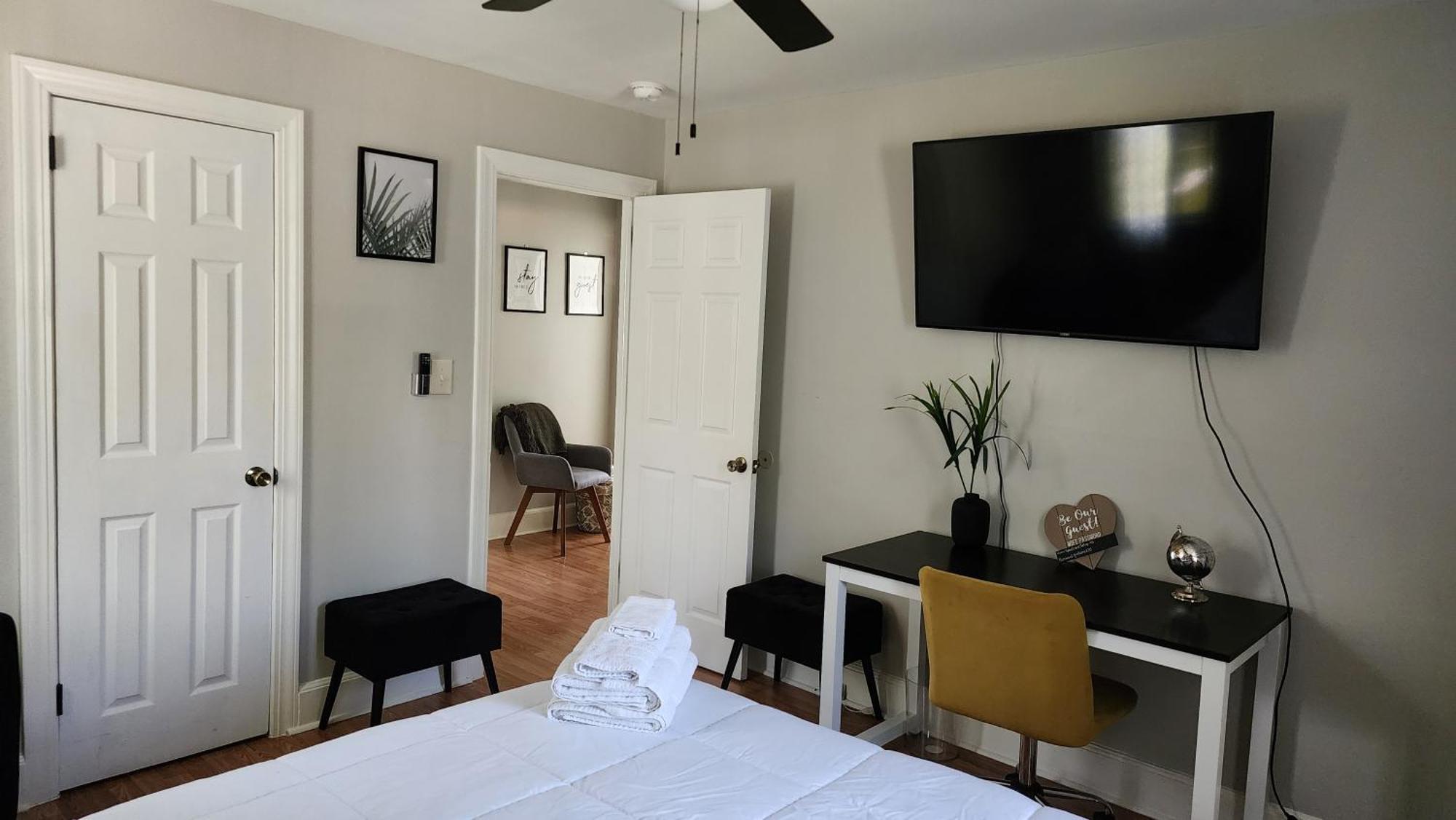 Hangout By Firepit Near Usc With Pet Holiday home Columbia